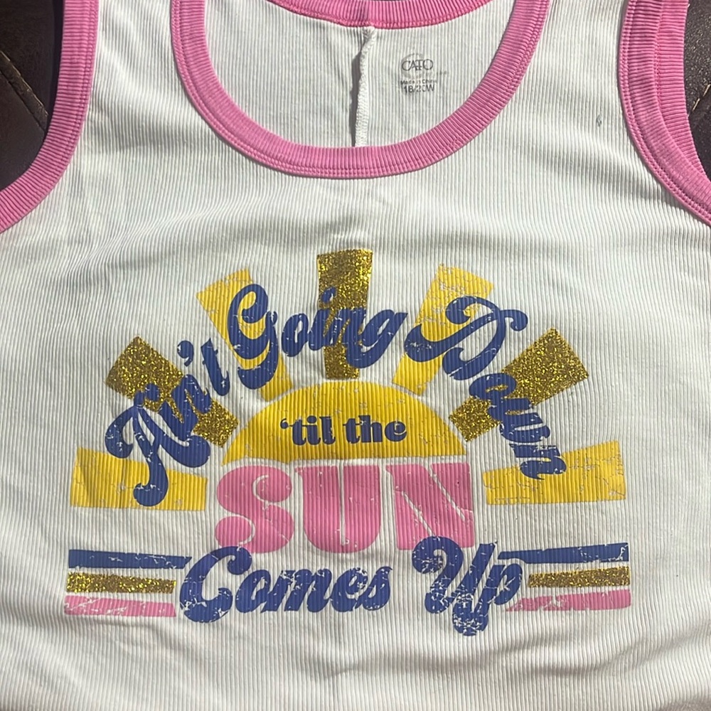 Absolutely cute graphic tee!!